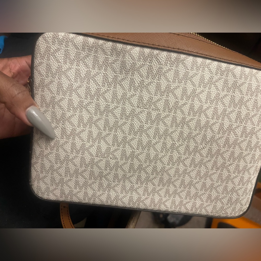 Authentic Michael Kors Crossbody - Picture 7 of 9